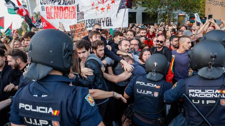En libertad tras declarar los 5 detenidos en la concentración contra Israel en València
