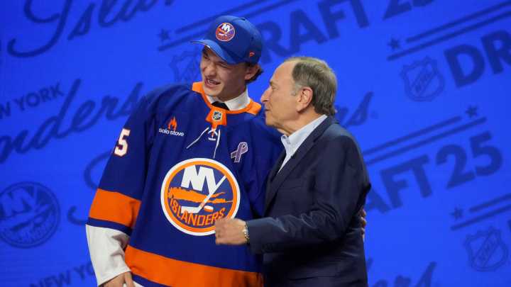 Buy Matthew Schaefer New York Islanders jersey at Fanatics