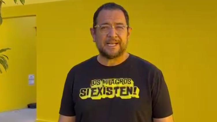 Agradece “Nariz Roja” a Maru Campos por atender a niños con cáncer
