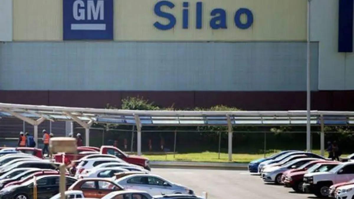 General Motors Silao confirma paro parcial por bloqueos carreteros