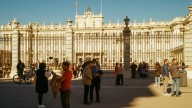 Carnet Senior de la Comunidad de Madrid: requisitos, descuentos, quién puede acceder y cómo funciona
