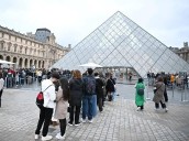 El Museo del Louvre permanece cerrado un día después del descarado robo de joyas
