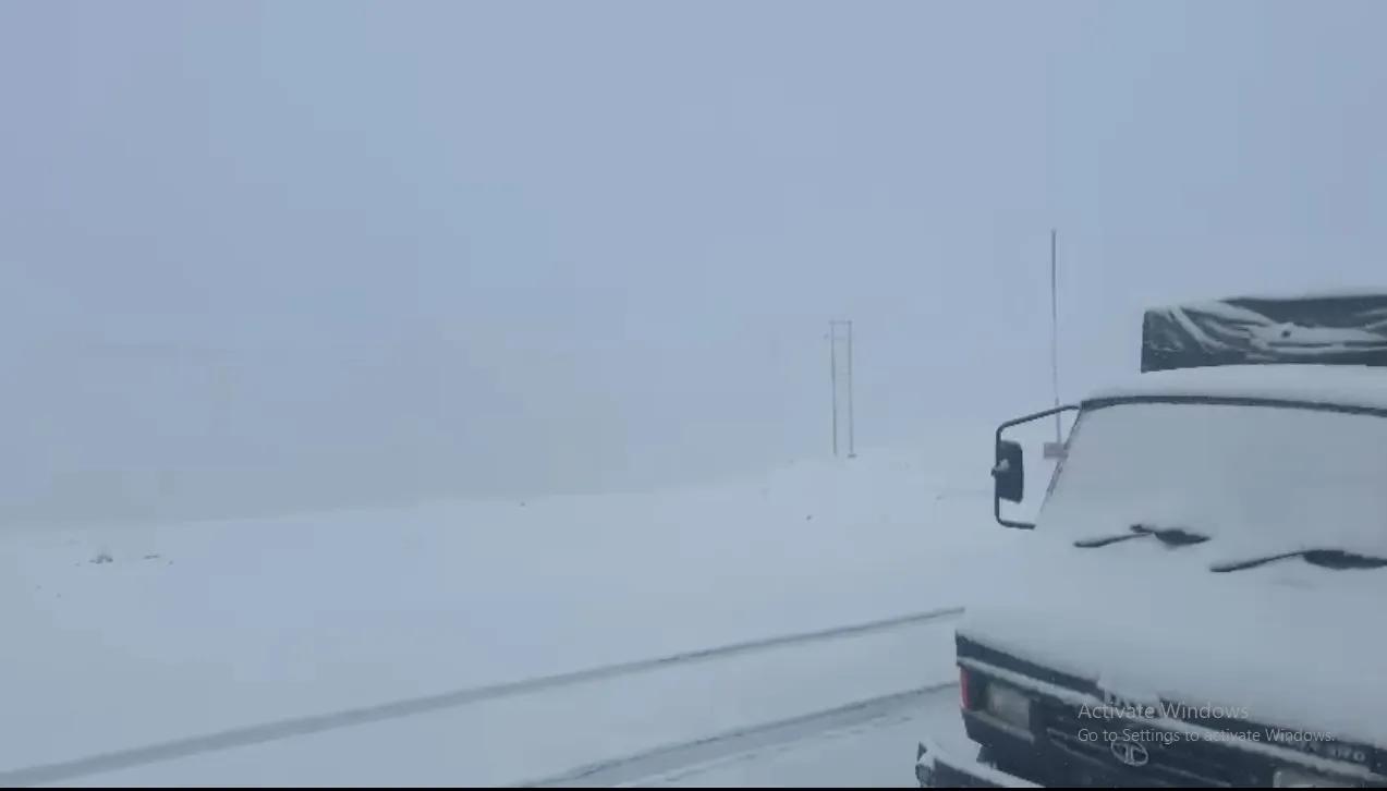 Razdan pass receives fresh snowfall, temperature drops in Gurez Valley