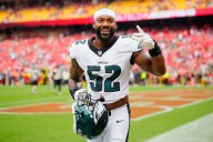 Deadspin | Eagles pass-rusher Za'Darius Smith announces retirement