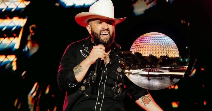 Carín León lanzará álbum de música country y será el primer latino en presentarse en The Sphere