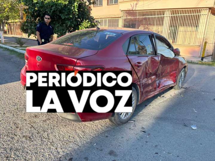 Choque entre Automóvil y Camioneta en la Colonia Aguilar de Coahuila