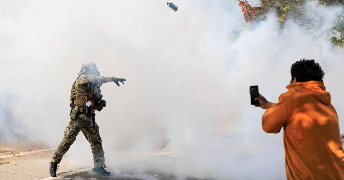'Startled' judge orders agents in Chicago area to wear body cameras after violent clashes