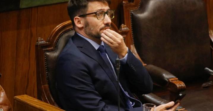 RN y UDI piden renuncia de Pardow por cobros excesivos en cuentas de luz