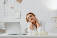 ¿Qué es el Text neck y cómo evitar el dolor en la columna cervical?