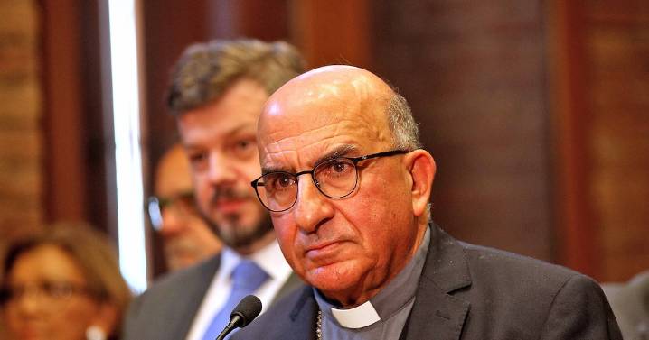 Cardenal Chomali celebra que Presidente Boric haya cambiado urgencia a proyecto de eutanasia ad portas de viaje al Vaticano
