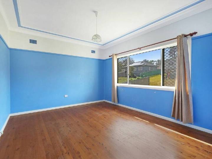 First home buyers vie for Port Kembla ex-rental that's in need of some TLC