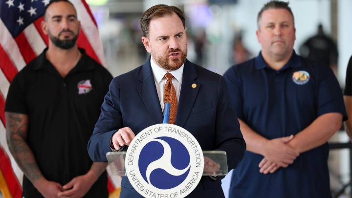 Understaffed air traffic controllers warn of system strain during shutdown