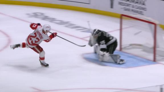 Lucas Raymond scores in shootout as Red Wings beat Kings 4