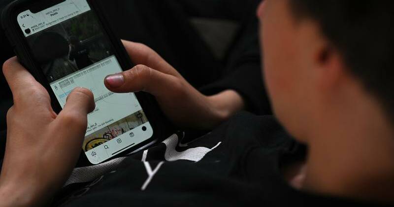 Primary school students to get 90-minute screen limit