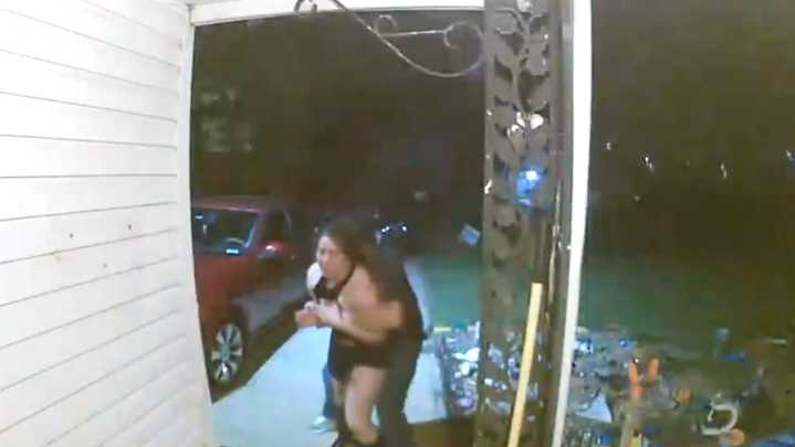 VIDEO: El momento exacto de un posible secuestro de una mujer