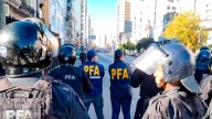 Movilización en Puente Pueyrredón: feriantes reclamaron contra desalojos y el gobierno de Milei