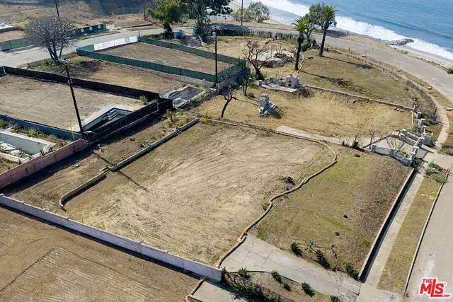 Oceanfront Double Lot in Las Olas Enclave Lists for $10.6M After Wildfire Razes Midcentury Home