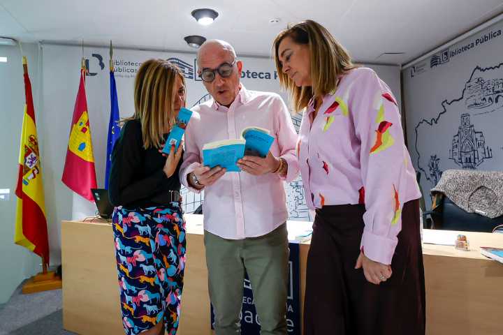 Juan Pedro Buendía presenta su libro 'El circo de la infamia'