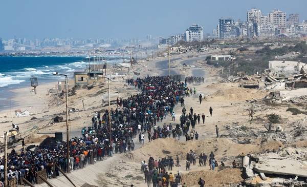 Cientos de miles de palestinos vuelven a sus casas en Gaza y sólo encuentran escombros