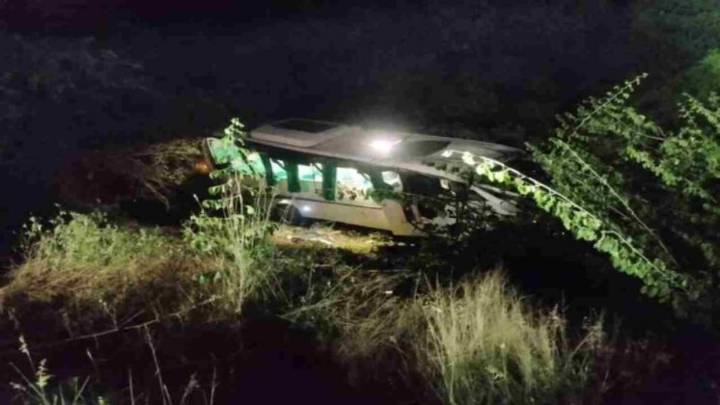 Falcón: vuelco de autobús de pasajeros deja 27 lesionados