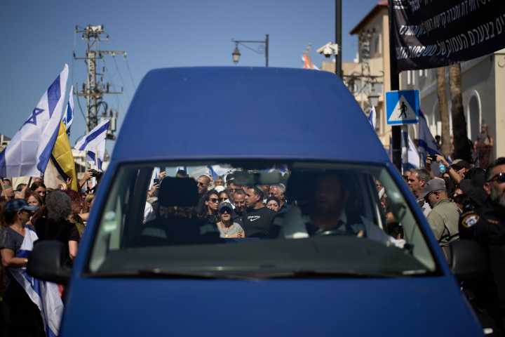 Hamas Returns Hostage Body as Families Urge Pause to Gaza Truce