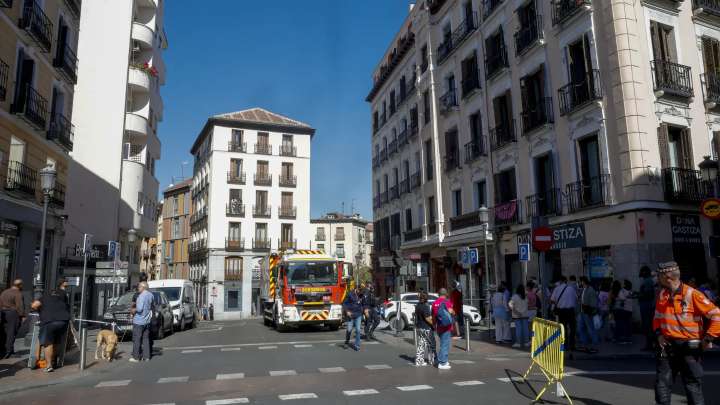 Se derrumba un edificio en obras en el centro de Madrid: los bomberos buscan a cuatro obreros
