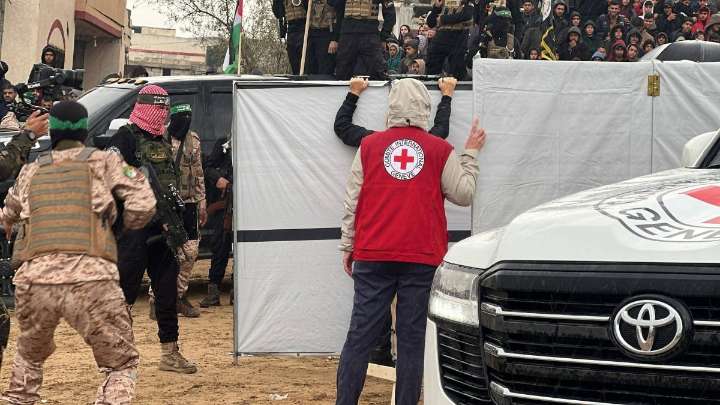 En violación de la tregua, Hamás devuelve más restos de rehenes recuperados en 2023