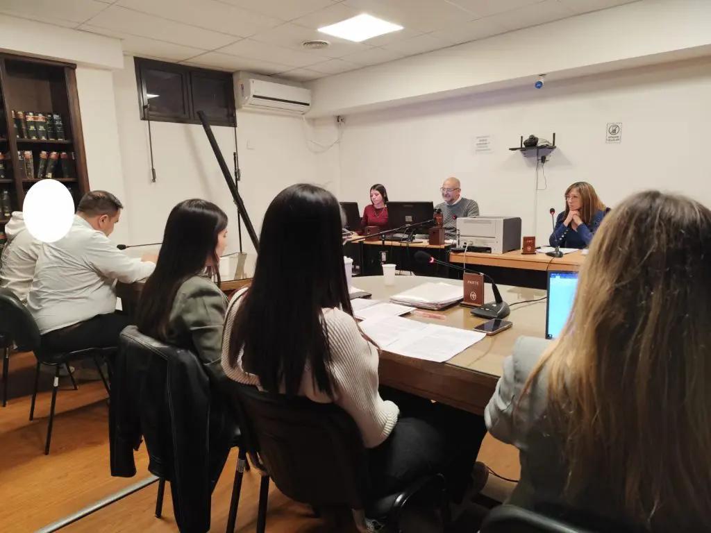 Grave imputación: prisión preventiva para un agente penitenciario por filmarse mientras abusaba de niñas