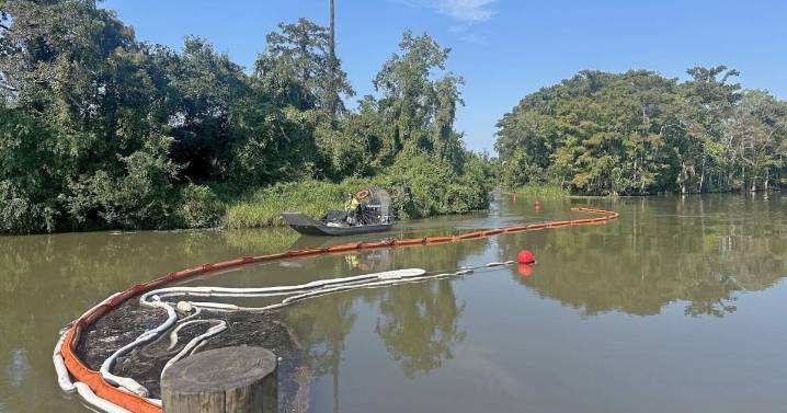 Federal regulators find no signs of oil sheen in Lake Pontchartrain from Smitty's fire