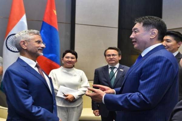 Mongolian President Arrives On Four