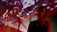Mikel Izal convierte el Espacio Zity en el 'paraíso' del indie en las Fiestas del Pilar