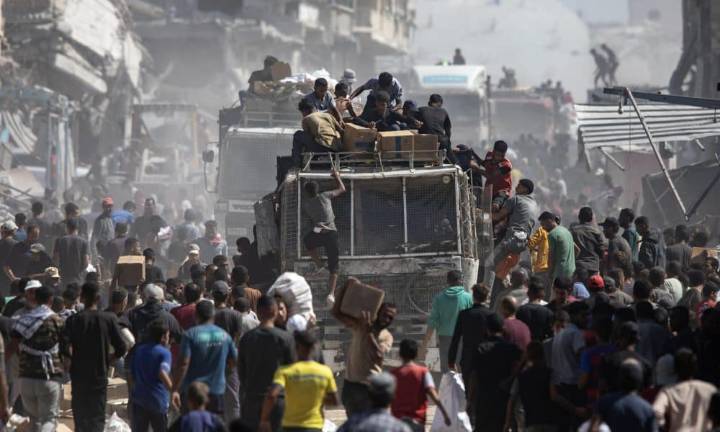 Empieza a entrar ayuda humanitaria a Gaza desde Egipto según el acuerdo de alto al fuego
