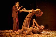 UNAM presenta la obra Reactor Antígona en la Sala Miguel Covarrubias