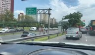 Caos de tránsito. El video que muestra el momento en que el camión tira el puente en General Paz