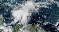 ‘Melissa’ se fortalece a categoría 2 y amenaza con lluvias e inundaciones en estas regiones