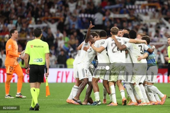 El Real Madrid gana 2-1 el Clásico y se escapa como líder