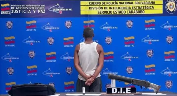 Detienen en Valencia a hombre que portaba arma de fuego