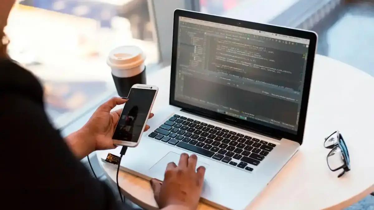 La hoja de vida en tiempo de IA: así es como puede usarla a su favor para conseguir empleo