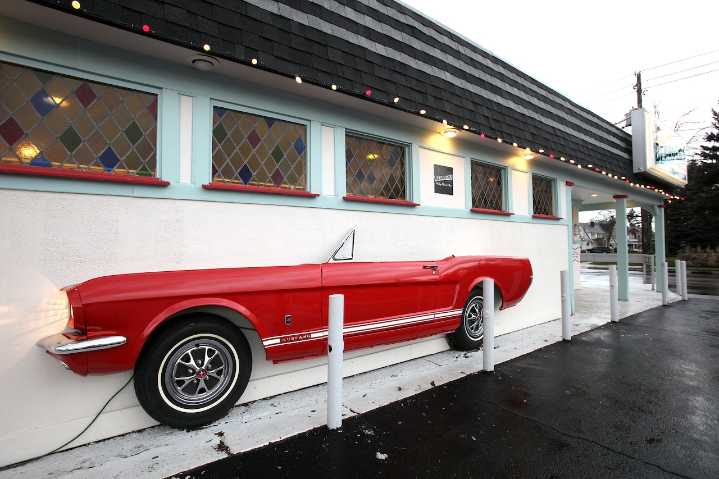 Free burgers for furloughed federal employees at Bearden’s in Rocky River
