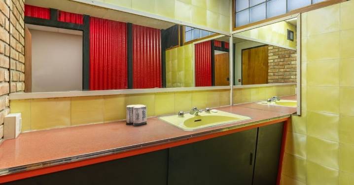 Frozen in time -See inside the house the house that has never changed in 70 years
