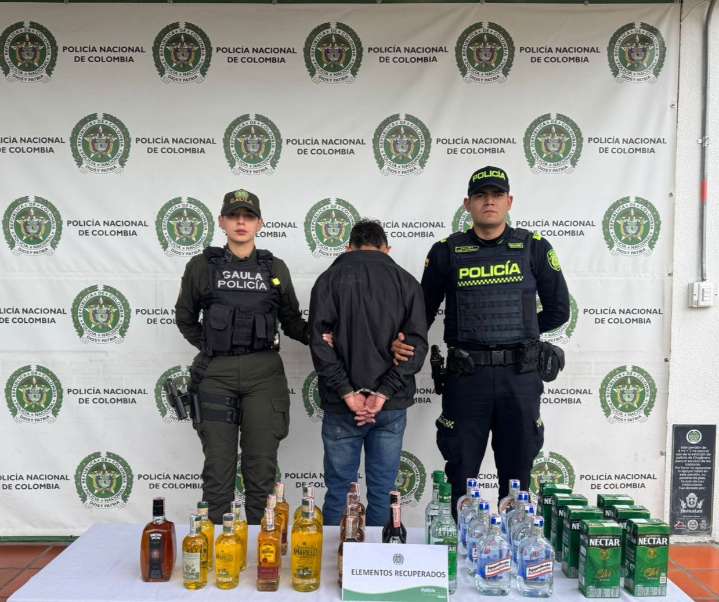 Joven fue capturado robando licor de un supermercado en Bogotá