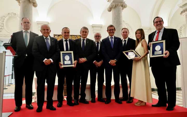 Ghenova, Azvi y el Centro de Ciberseguridad de Google en Málaga, Premios de la Academia de Ciencias Sociales