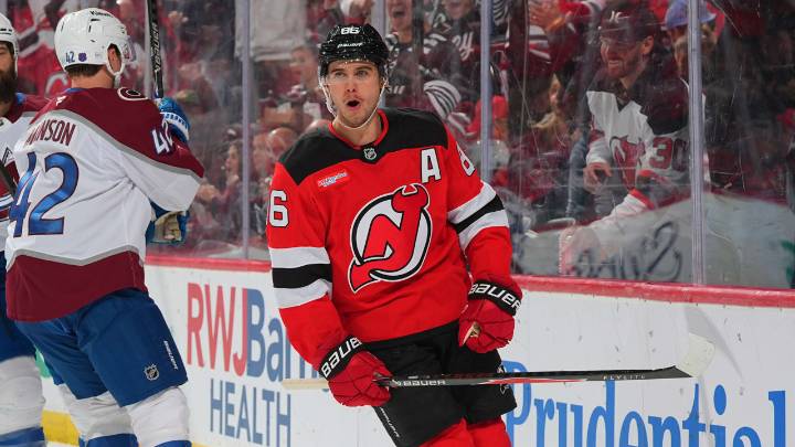 Jack Hughes scores in OT, Devils defeat Avalanche for 8th straight victory