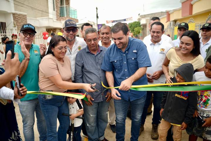 El Paraíso dejó atrás el barro y abrazó el progreso: Yamil Arana entregó nueva calle