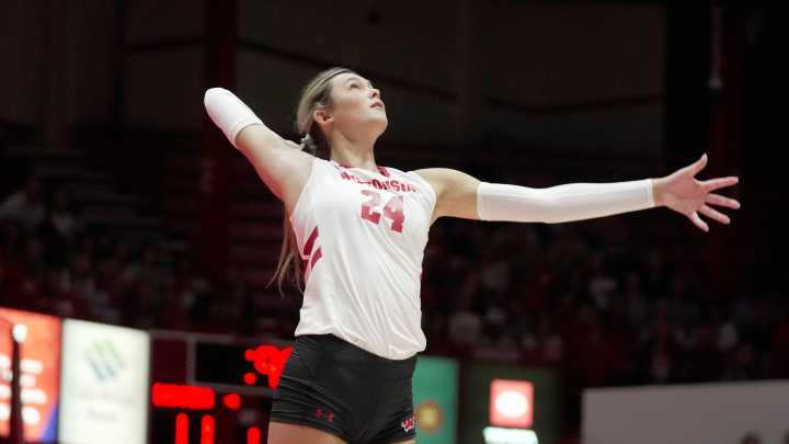 UW volleyball sweeps Michigan, but loses Charlie Fuerbringer to injury