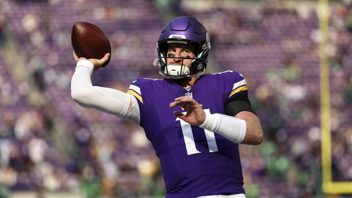 Carson Wentz throws a pick-six, Vikings trail 14