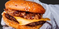 Efecto hamburguesa: cómo podría impactar en la comida preferida de EEUU la mayor importación de carne desde Argentina