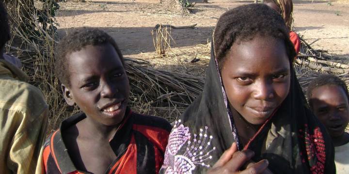 El Arca de Zoé, la ONG del horror: la falsa misión humanitaria que secuestró cien niños en África para ser vendidos en Francia