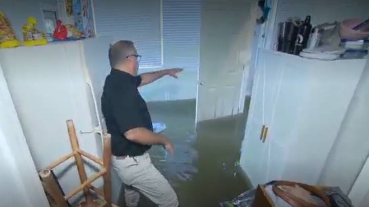 Mount Dora home floods after heavy rain, gator spotted in backyard