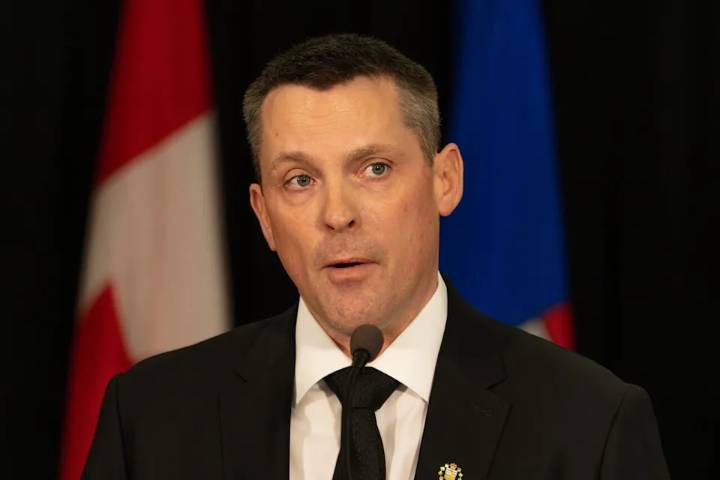 Alberta Teachers' Association wants more than 5,000 new teachers to meet class